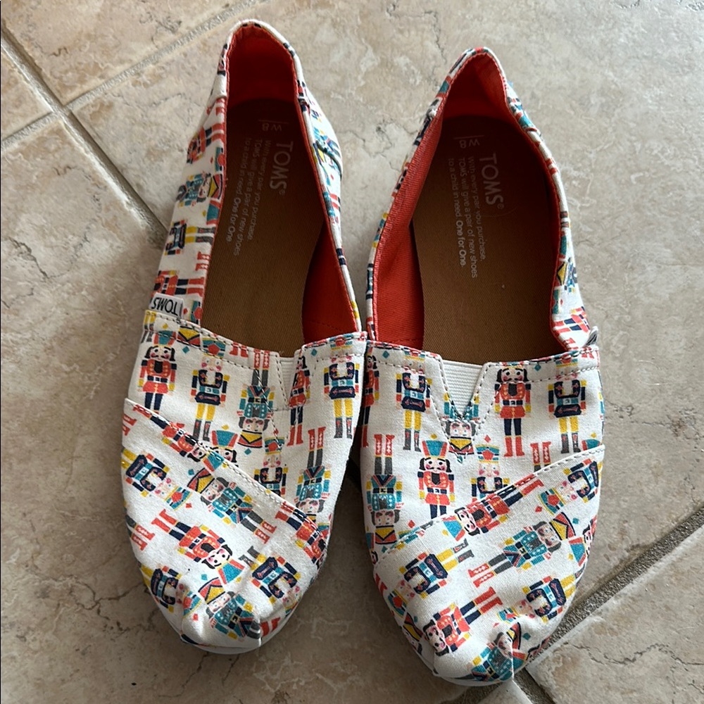Toms women’s White Nutcracker shoes,  new size 8